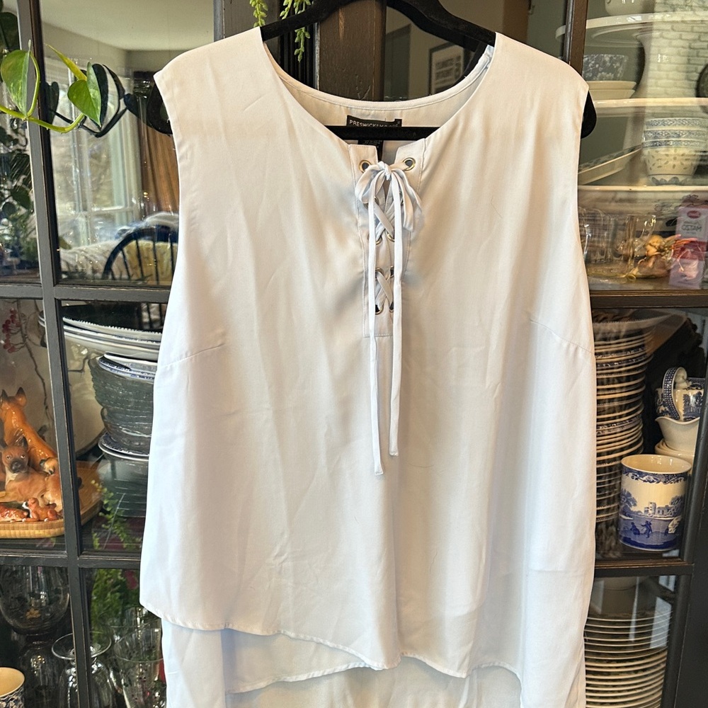 Preswick & Moore White Lace-Up Sleeveless Camisole